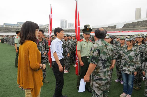 c7|(中国)官方网站学院领导亲切慰问军训教官及2013级军训学生